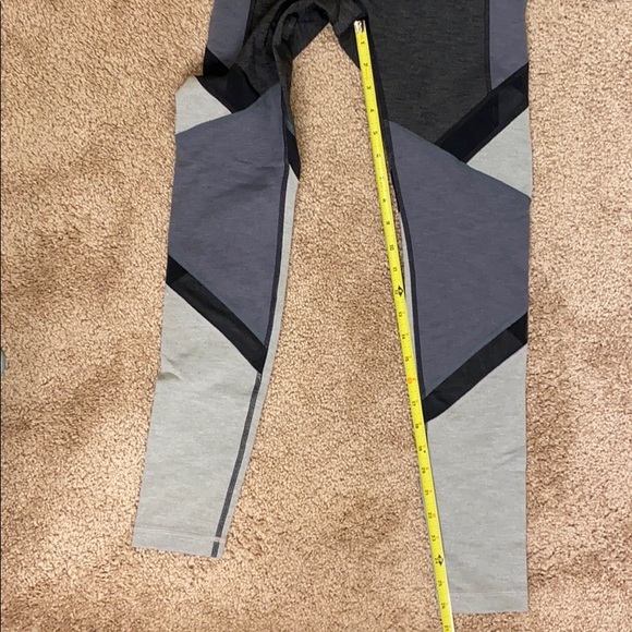 New Balance Title Nine Just Right Running Tight - Picture 6 of 10